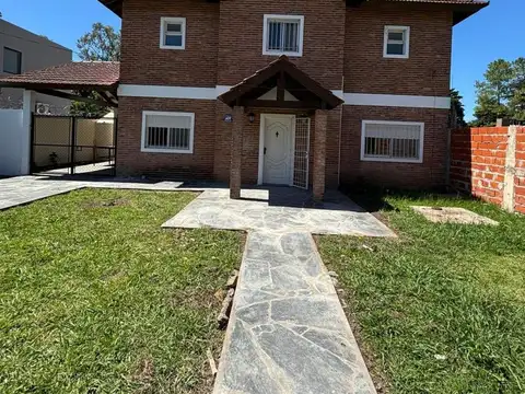 Casa en venta - 4 Dormitorios 3 Baños - 537mts2 - Moreno