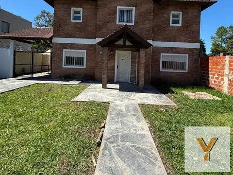 Casa en venta - 4 Dormitorios 3 Baños - 537mts2 - Moreno