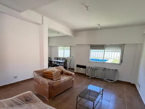 Casa 6 ambientes con 2 baños