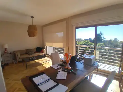 Alquiler en La Lucila, 3 ambientes, semipiso con vista al rio, cochera y baulera