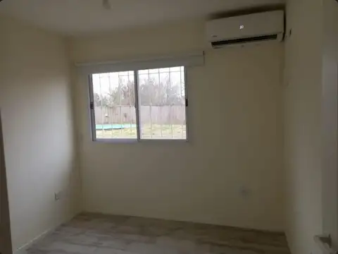 Casa en Alquiler con 2 cocheras