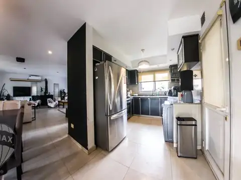 Casa en Venta con 3 cocheras