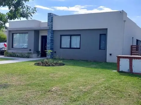 Casa  en Venta en Santa Lucia, Pilar del Este, Pilar