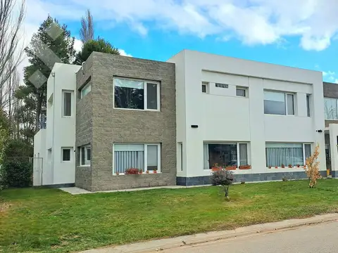 Casa en Venta en Neuquen, USD 420.000