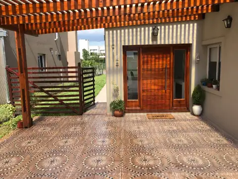 Casa en Venta en Pilar del Este - San Eduardo, USD 215.000