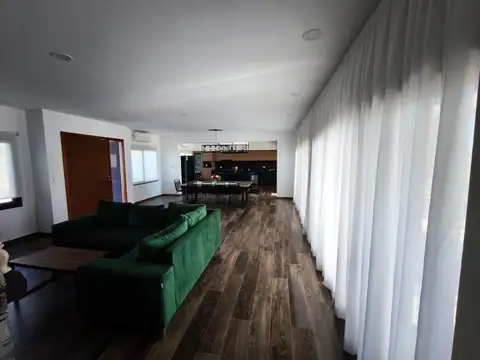 Casa 6 ambientes con 4 baños