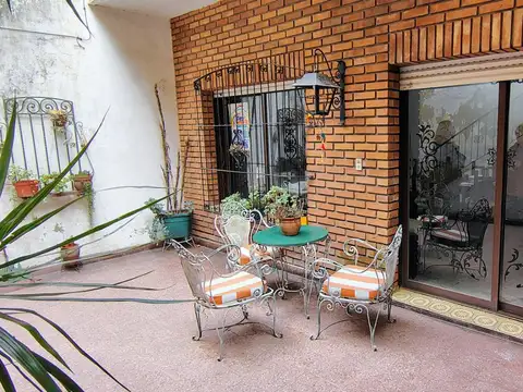 Depto Tipo Casa 4 ambientes con 2 baños