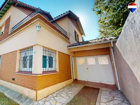 Casa 6 ambientes con 2 baños