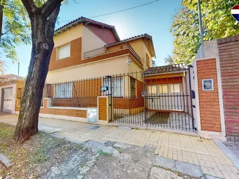 CASA EN VENTA FLORENCIO VARELA 6 AMBIENTES PARQUE