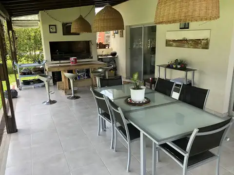 Casa en Alquiler de 3 dormitorios