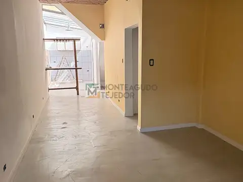 EXCELENTE PH 2 AMBIENTES CON ENTRADA INDEPENDIENTE Y TERRAZA PROPIA