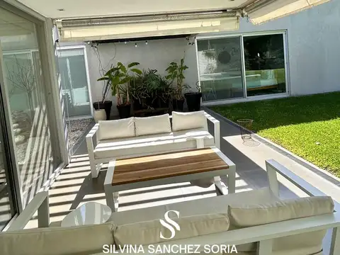 Casa 6 ambientes con 7 baños