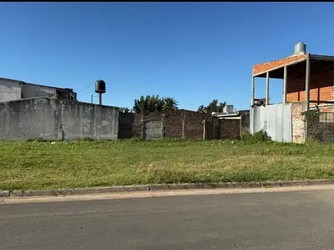 Venta de lote  14x14 en Cervantes y Segui