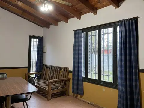 Casa 4 ambientes con 1 baño