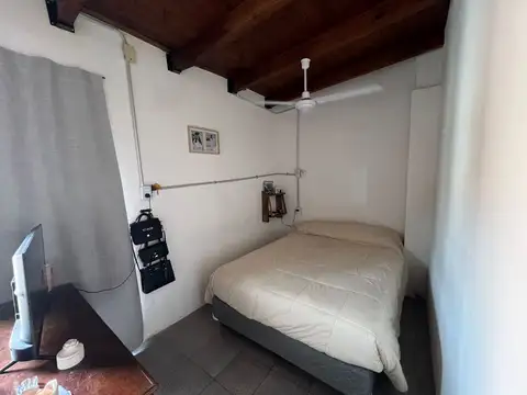 Casa 8 ambientes con 2 baños