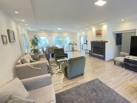 Casa 4 ambientes con 4 baños