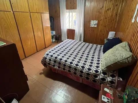 casa 3 ambientes con cochera en Quilmes este