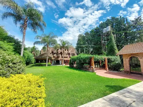Villa Udaondo - Destacado chalet - LOTE  2751m2