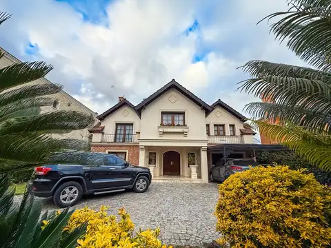 Casa en Venta en Exclusivo Barrio Cerrado Bahía del Sol, 3 Plantas, Pileta y Muelle