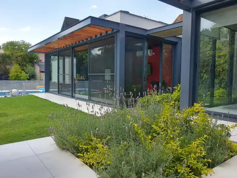 Casa 9 ambientes con 5 baños
