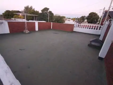Casa en Alquiler con 1 cochera
