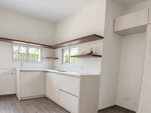 Casa Americana en esquina hecha a nuevo, lista para disfrutar