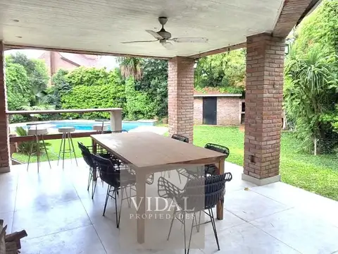 Casa 5 ambientes con 4 baños