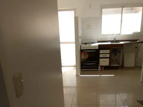 AMPLIO MONOAMBIENTE DIVIDIDO CON BALCON Y PATIO