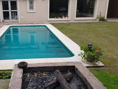 Casa en Venta con 6 cocheras