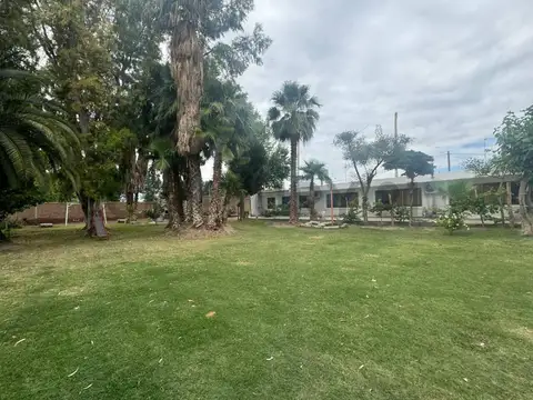 Se vende terreno con cuatro propiedades ( Excelente oportunidad )