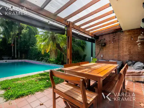 Casa en Venta con 3 cocheras