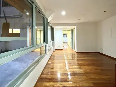Departamento 280 m2. Piso entero al frente. Excelente estado