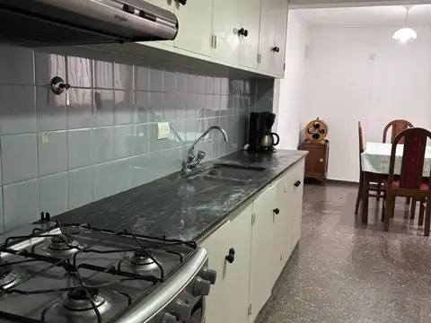 Departamento 6 ambientes con 2 baños