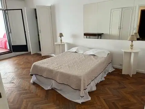 Se alquila un departamento de 2 ambientes amoblado con balcón