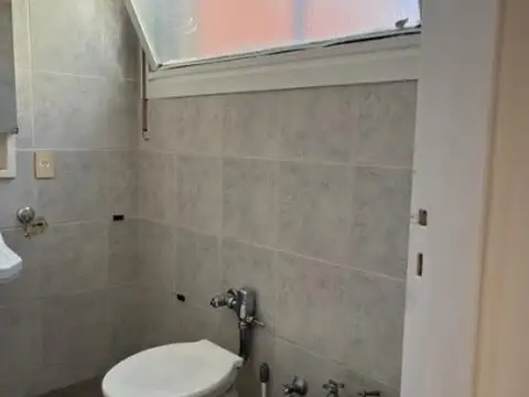 Se alquila un departamento de 2 ambientes amoblado con balcón