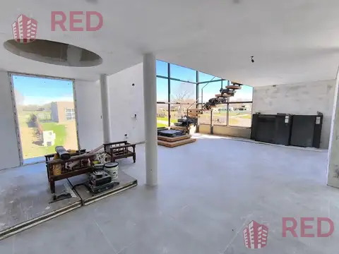 Casa en Venta con 3 cocheras