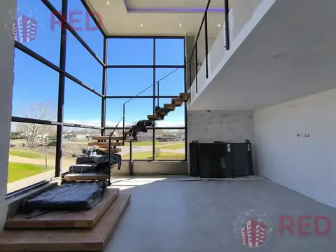 Casa en Venta en Plottier, USD 850.000