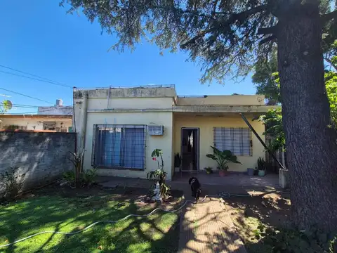 CASA 3 AMBIENTES VENTA J. L. SUÁREZ JARDÍN COCHERA