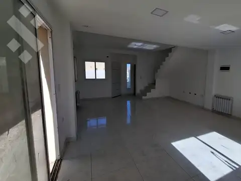 Depto Tipo Casa en Venta de 3 ambientes