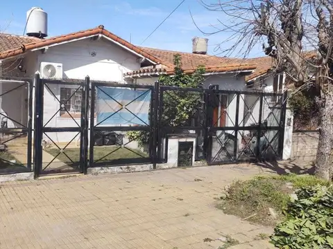 Casa Chalet  en Venta en Banfield, Lomas de Zamora, G.B.A. Zona Sur