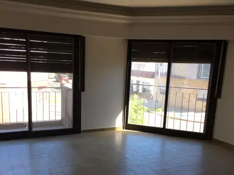 Depto Tipo Casa en Alquiler de 3 ambientes