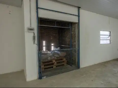 Galpon en Venta en Lomas del Mirador, USD 180.000