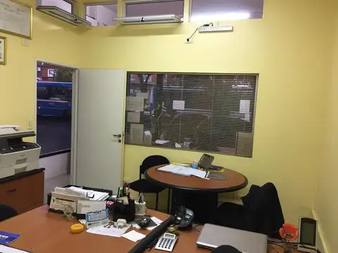 Excelente Oficina-local En San Isidro Sobre Av. Centenario
