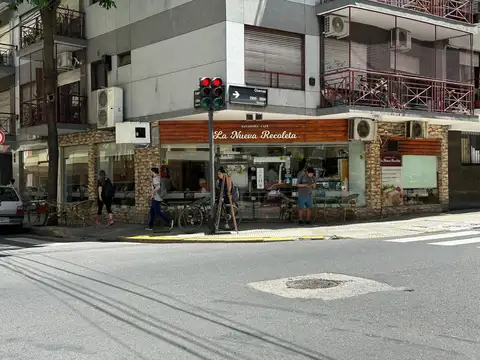 Venta Local de esquina con Renta en Recoleta