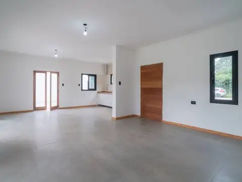 Casa 3 ambientes con 1 baño