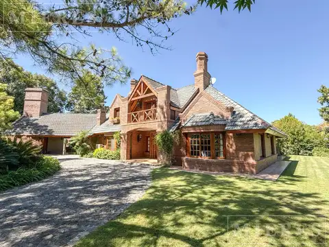 Casa en Venta con 2 cocheras