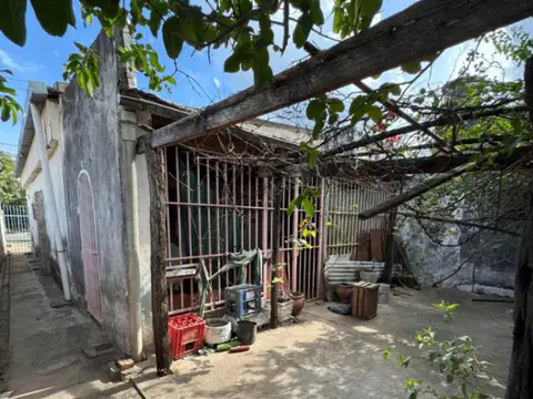 Casa 5 ambientes con 1 baño