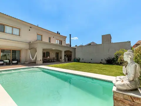 Venta Imponente Casa Barrio El Resguardo - C.Evita