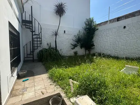 Casa en Alquiler con 1 cochera