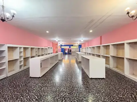 Propiedad comercial (importante local en 2 plantas + galpón) en VENTA en Buenos Aires al 800, SMT